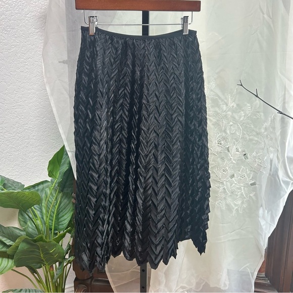 Jackie Jon black textured midi length skirt size 8 polyester stretch waist - Picture 6 of 6